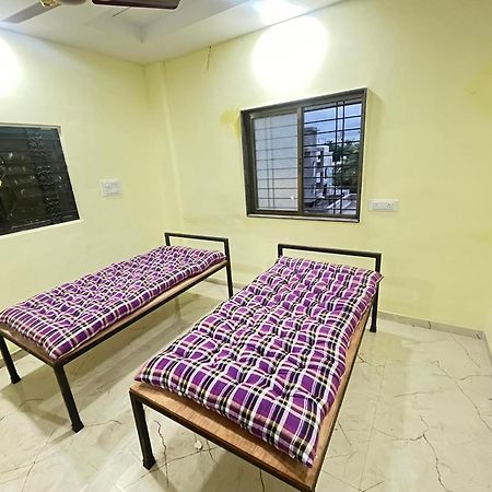 סולאפור Shree Swami Samarth Pg Rooms For Boys מראה חיצוני תמונה