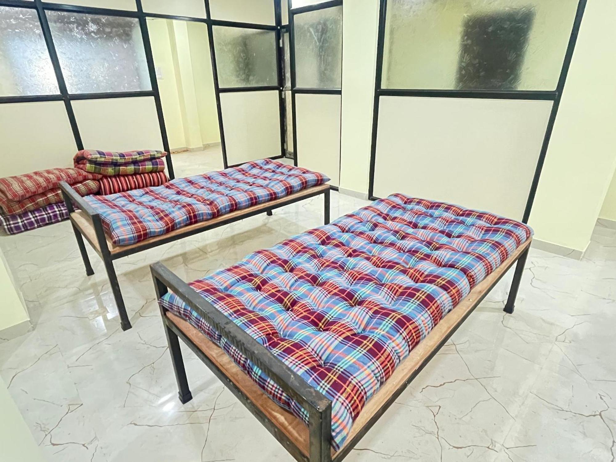 סולאפור Shree Swami Samarth Pg Rooms For Boys מראה חיצוני תמונה