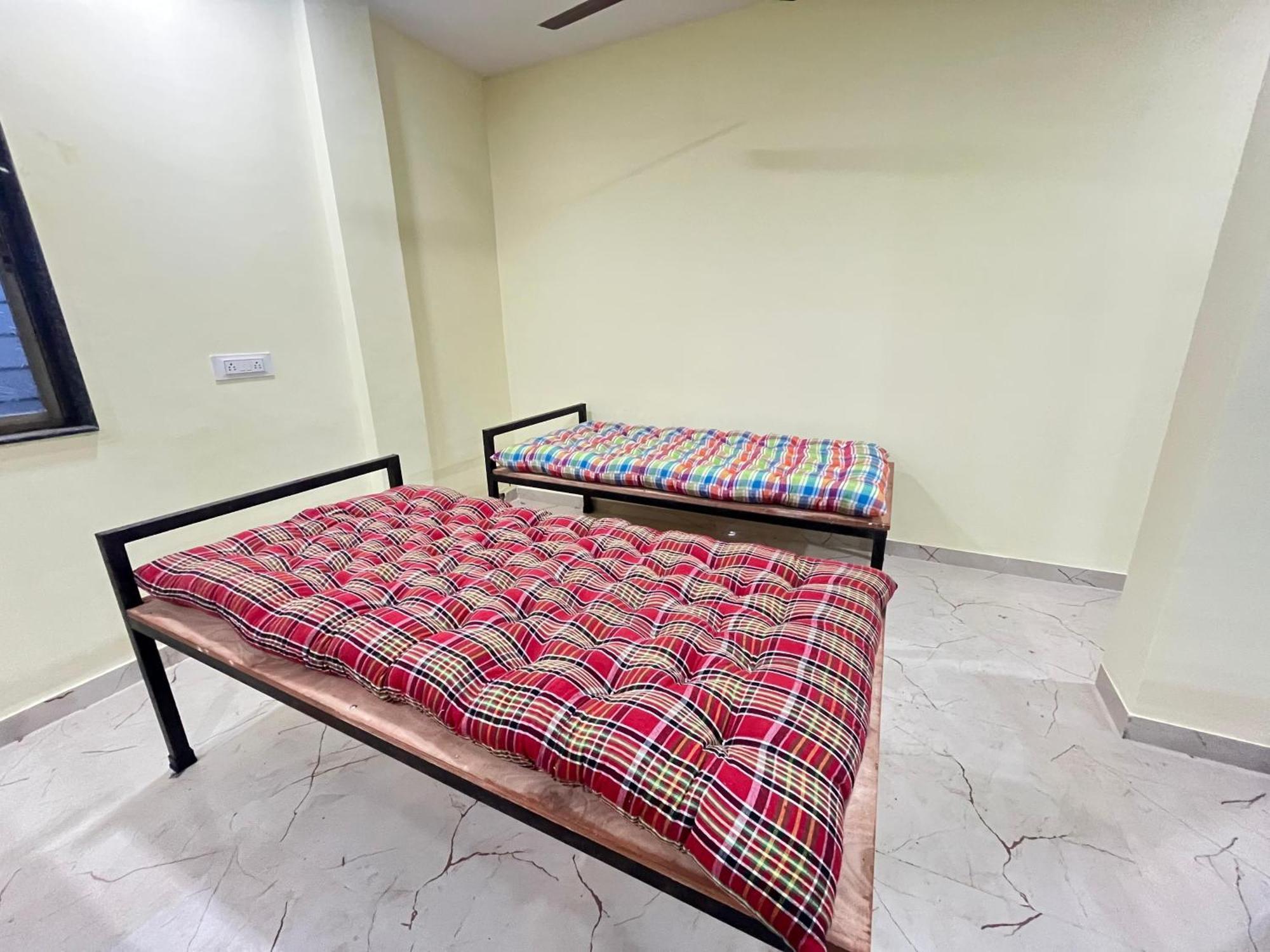 סולאפור Shree Swami Samarth Pg Rooms For Boys מראה חיצוני תמונה