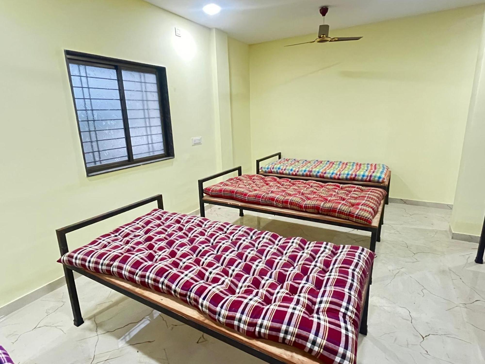 סולאפור Shree Swami Samarth Pg Rooms For Boys מראה חיצוני תמונה
