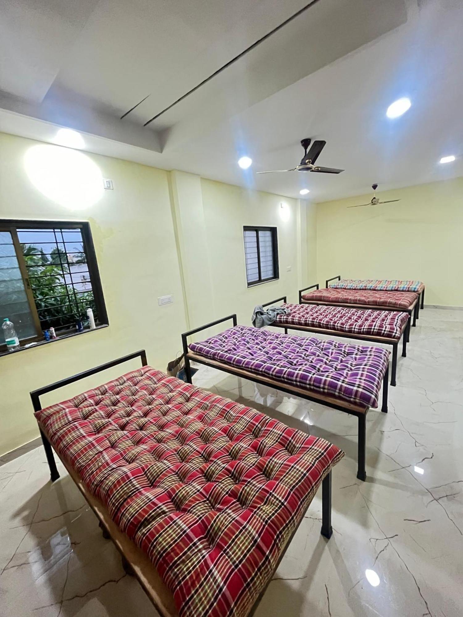 סולאפור Shree Swami Samarth Pg Rooms For Boys מראה חיצוני תמונה