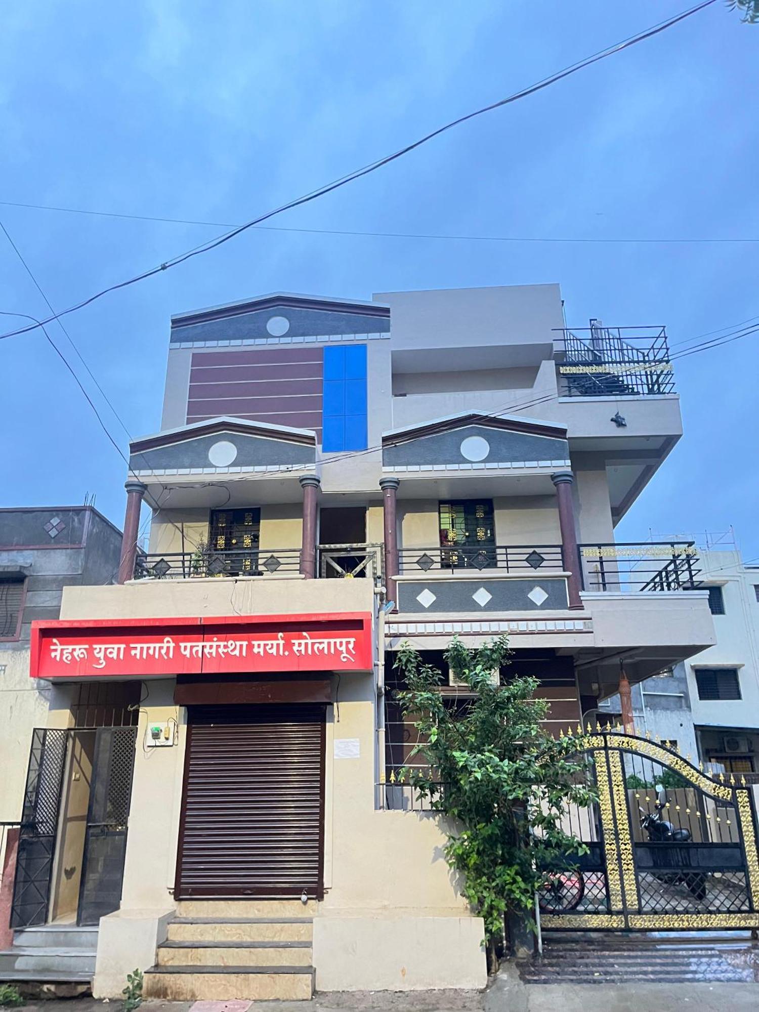 סולאפור Shree Swami Samarth Pg Rooms For Boys מראה חיצוני תמונה